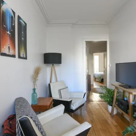 Nice Apt Near Buttes Chaumont Paris