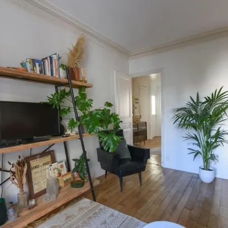 Daire Nice Apt Near Buttes Chaumont Paris
